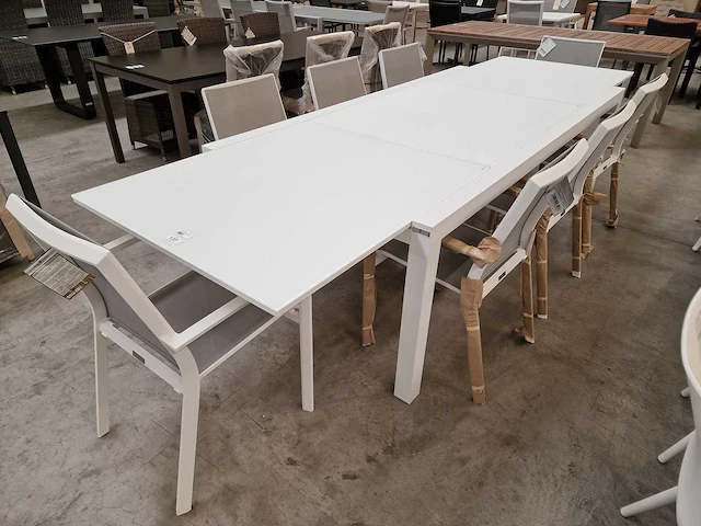 Garden prestige alu uitschuiftafel lissabon wit mat 220-330 x 106cm - afbeelding 1 van  9
