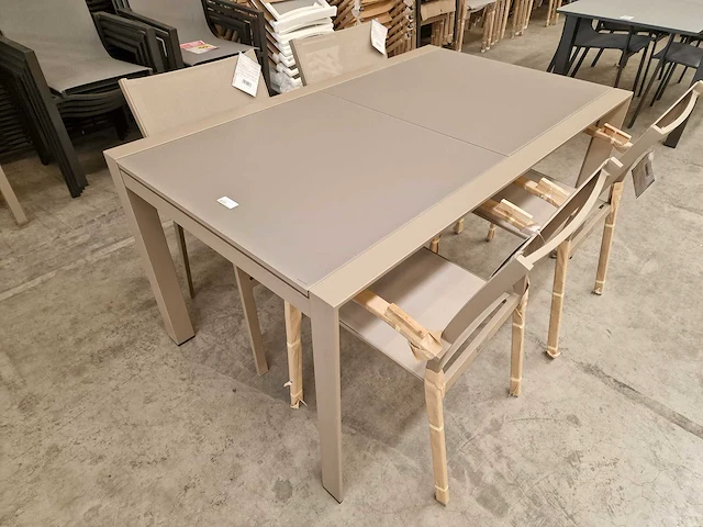 Garden prestige alu uitschuiftafel zurich 152-228cm x 90cm champagne mat - afbeelding 7 van  8