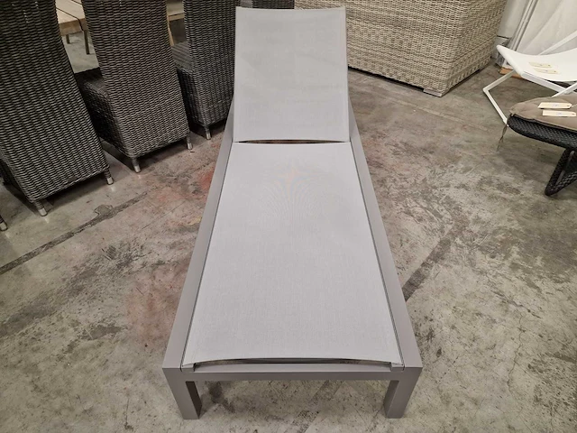 Garden prestige valdes alu ligbed warm grijs - textilene lichtgrijs - afbeelding 2 van  12