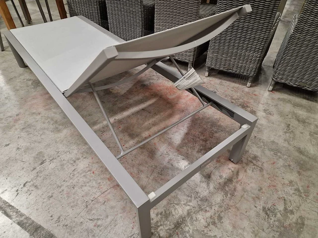 Garden prestige valdes alu ligbed warm grijs - textilene lichtgrijs - afbeelding 11 van  12