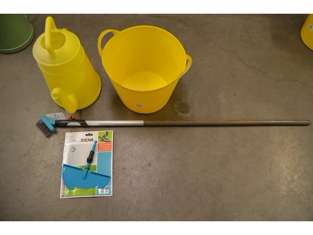 Gardena combisystem 130 met voegenborstel & kantensteker + gieter 12l + tuinmand - afbeelding 1 van  5