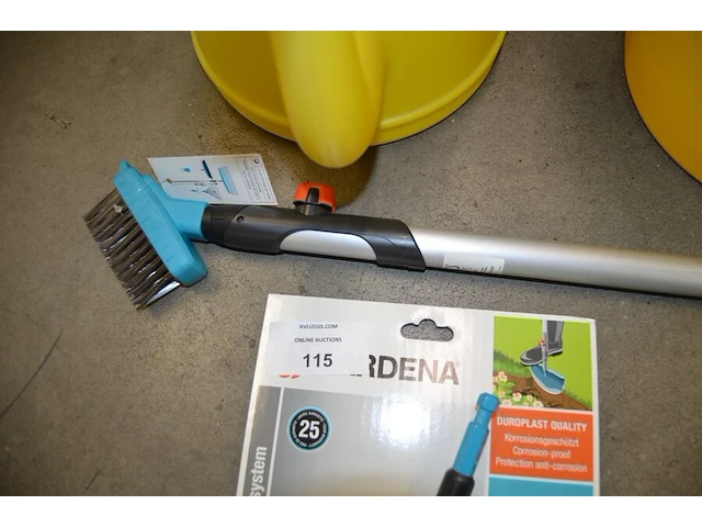 Gardena combisystem 130 met voegenborstel & kantensteker + gieter 12l + tuinmand - afbeelding 4 van  5