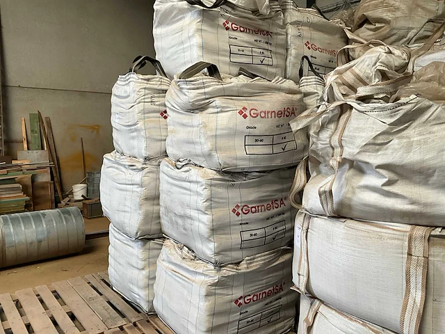 Garnet 80mesh zakken straalmiddel - afbeelding 2 van  3