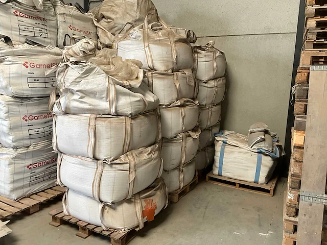 Garnet mesh 120 big-bags straalmiddel (13x) - afbeelding 1 van  3