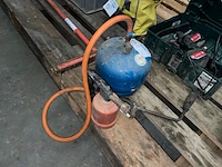 Gasfles met brander en kleine brander