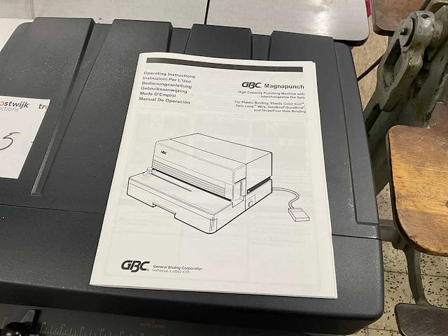 Gbc magnapunch ponsmachine - afbeelding 6 van  11