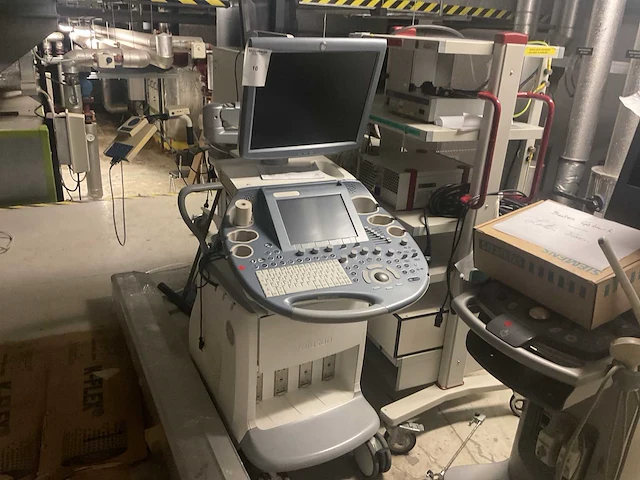 Ge voluson e6 mobiel echo-apparaat - afbeelding 1 van  6