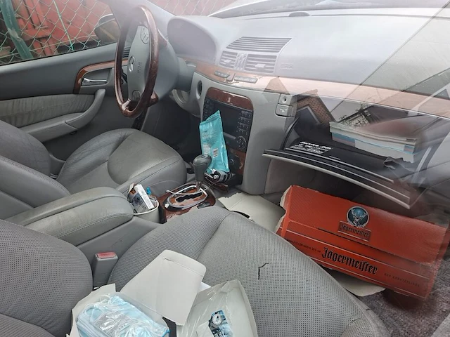 Geaccidenteerd voertuig mercedes s320 cdi, chassisnummer: wdb2200251a406677, nederlands kentekenbewijs - afbeelding 2 van  14