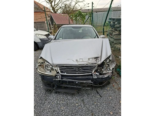 Geaccidenteerd voertuig mercedes s320 cdi, chassisnummer: wdb2200251a406677, nederlands kentekenbewijs - afbeelding 7 van  14