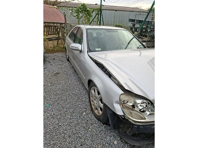 Geaccidenteerd voertuig mercedes s320 cdi, chassisnummer: wdb2200251a406677, nederlands kentekenbewijs - afbeelding 9 van  14