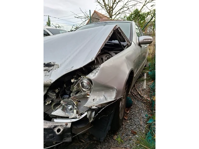 Geaccidenteerd voertuig mercedes s320 cdi, chassisnummer: wdb2200251a406677, nederlands kentekenbewijs - afbeelding 10 van  14
