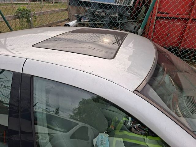 Geaccidenteerd voertuig mercedes s320 cdi, chassisnummer: wdb2200251a406677, nederlands kentekenbewijs - afbeelding 12 van  14