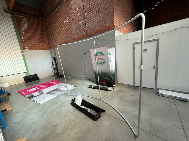 Gebogen banner - afbeelding 1 van  4