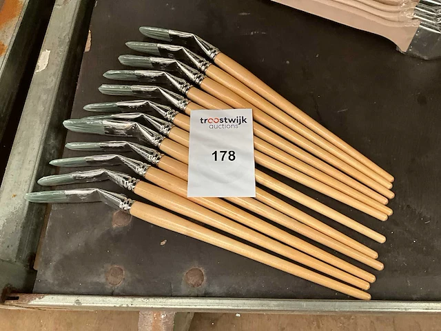 Gebogen verfkwast. (12x) - afbeelding 1 van  1