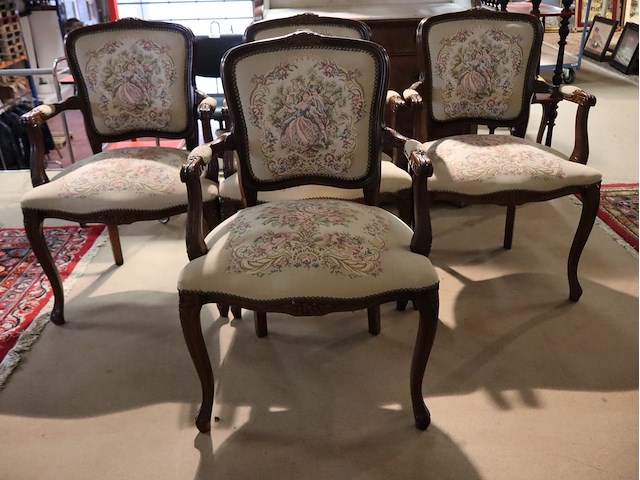 Geborduurde barok stoel (x4) - afbeelding 1 van  6