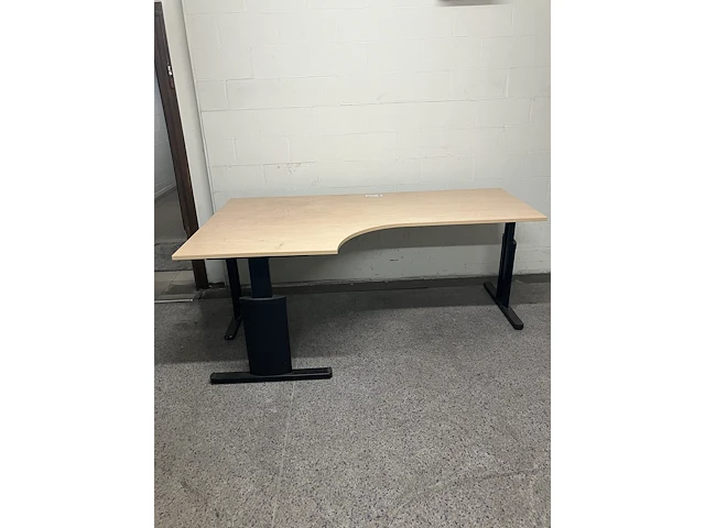 Gebruikte bureautafel - afbeelding 1 van  2