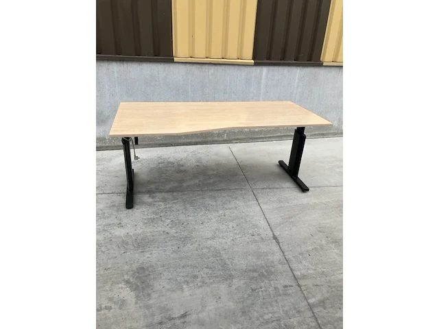 Gebruikte bureautafel - afbeelding 1 van  3