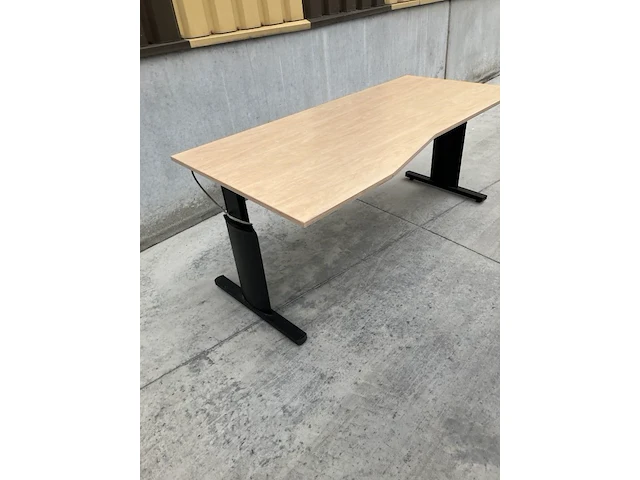 Gebruikte bureautafel - afbeelding 2 van  3