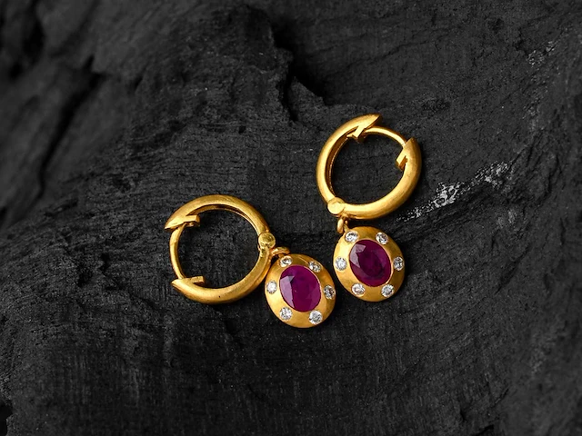(gecertificeerd) oorbellen 14k goud met natuurlijke diamanten en robijn 2.27 gm - afbeelding 2 van  6