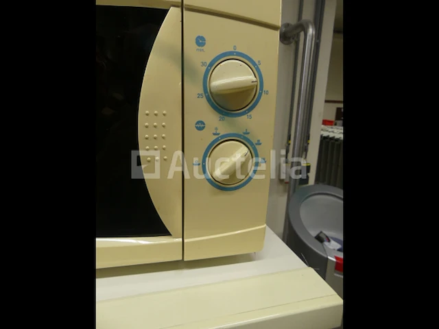 Gecombineerde koelkast/vriezer + magnetron - afbeelding 6 van  11