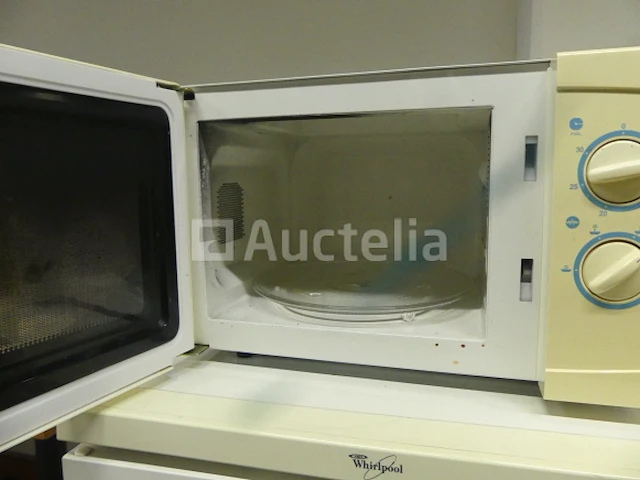 Gecombineerde koelkast/vriezer + magnetron - afbeelding 11 van  11