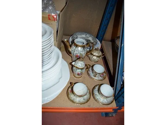 Gedeeltelijk verzilverd bestek, microgolfoven friac, partij wit hotelporselein, koffieserviesje - afbeelding 2 van  10