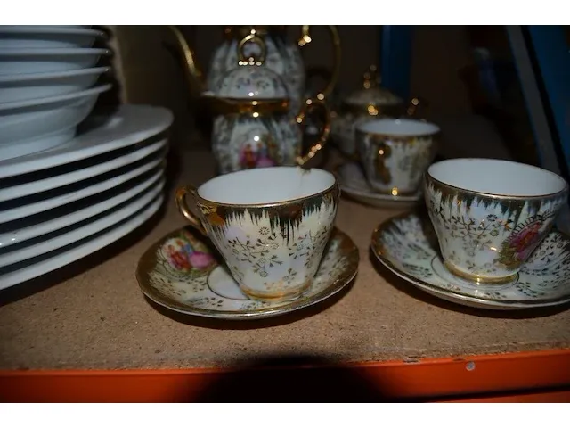 Gedeeltelijk verzilverd bestek, microgolfoven friac, partij wit hotelporselein, koffieserviesje - afbeelding 3 van  10