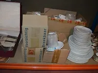 Gedeeltelijk verzilverd bestek, microgolfoven friac, partij wit hotelporselein, koffieserviesje - afbeelding 7 van  10