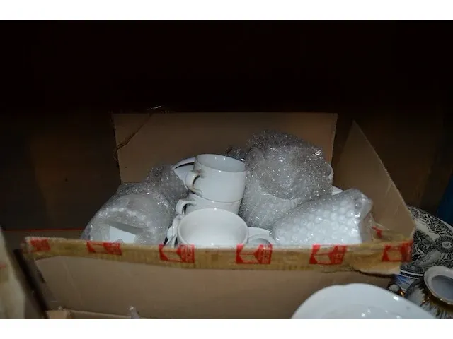 Gedeeltelijk verzilverd bestek, microgolfoven friac, partij wit hotelporselein, koffieserviesje - afbeelding 9 van  10