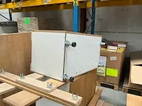 Gedemonteerd hoekbureau en toebehoren - afbeelding 2 van  14