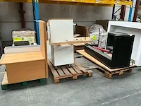 Gedemonteerd hoekbureau en toebehoren - afbeelding 1 van  14