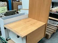 Gedemonteerd hoekbureau en toebehoren - afbeelding 12 van  14