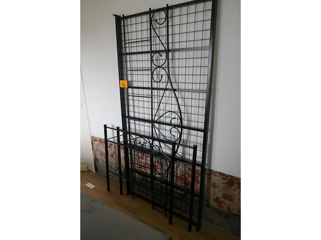 Gedemonteerd smeedijzeren bedje - afbeelding 2 van  3