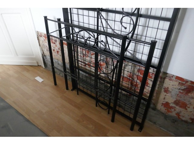 Gedemonteerd smeedijzeren bedje - afbeelding 3 van  3