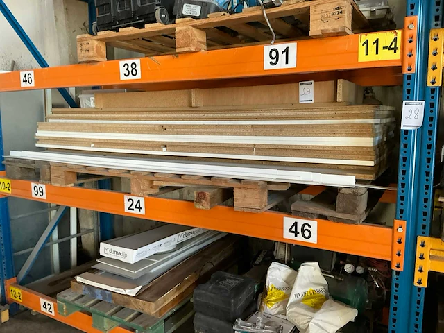 Gedemonteerde 2-deurs houten kast (3x) - afbeelding 1 van  9
