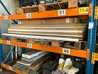 Gedemonteerde 2-deurs houten kast (3x) - afbeelding 1 van  9