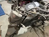 Gedemonteerde bromfiets - afbeelding 4 van  8
