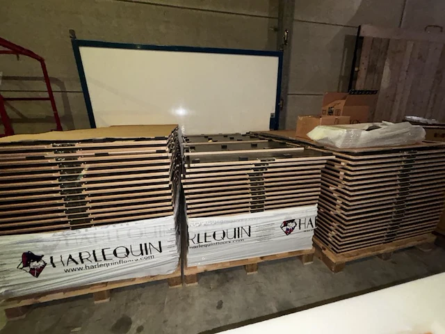 Gedemonteerde dansvloer - afbeelding 1 van  4