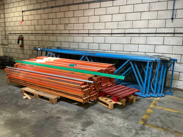 Gedemonteerde palletstelling - afbeelding 2 van  7
