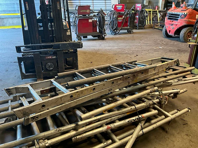 Gedemonteerde rolsteiger stelling svelt - afbeelding 8 van  20