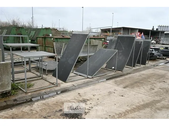 Gedemonteerde skate-ramp - afbeelding 1 van  3