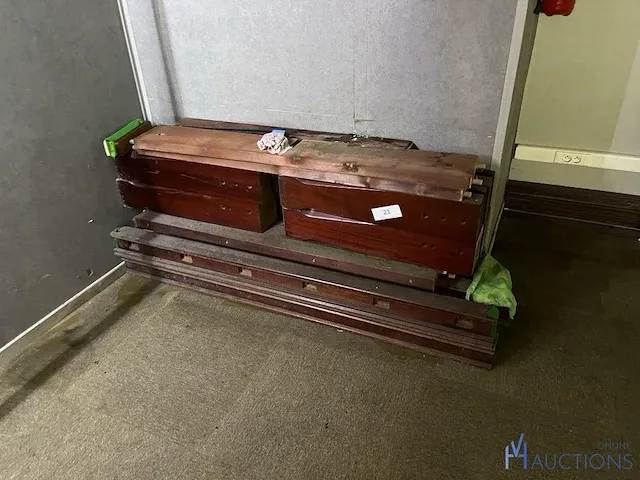 Gedemonteerde snookertafel - afbeelding 1 van  9