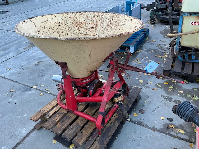 Gedragen kunstmeststrooier - afbeelding 1 van  5