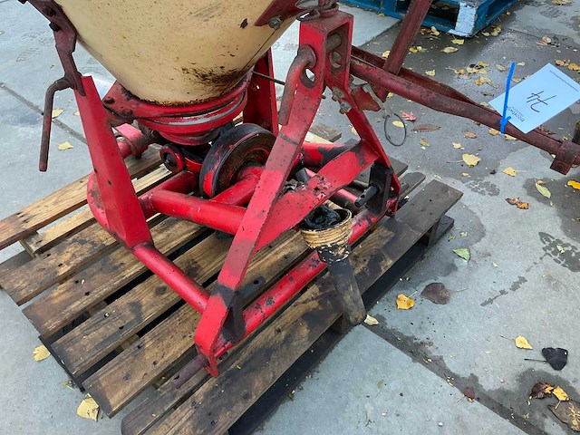 Gedragen kunstmeststrooier - afbeelding 3 van  5