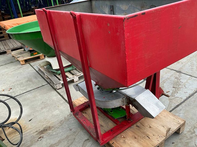 Gedragen kunstmeststrooier - afbeelding 6 van  7