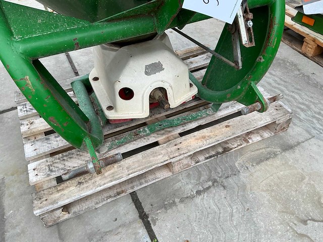 Gedragen kunstmeststrooier - afbeelding 4 van  5