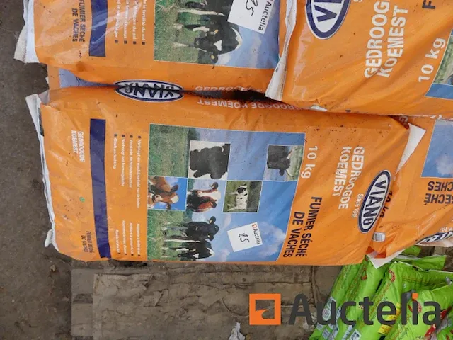 Gedroogde koeienmest in zakken - afbeelding 3 van  3