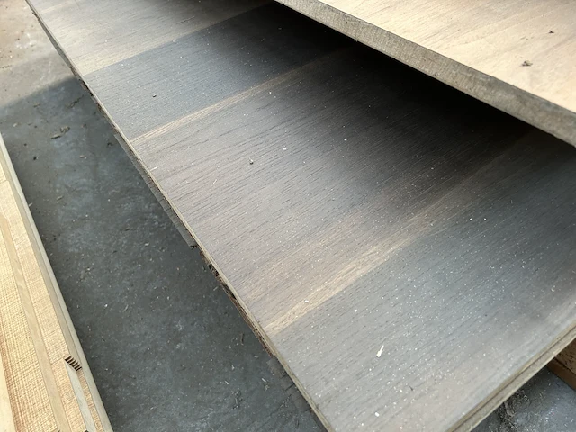 Gefineerde platen (teak-notelaar-gerookte eik) - afbeelding 2 van  4