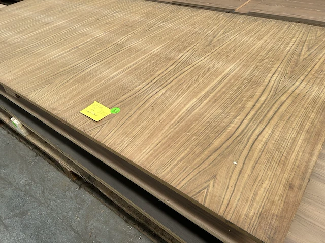 Gefineerde platen (teak-notelaar-gerookte eik) - afbeelding 4 van  4