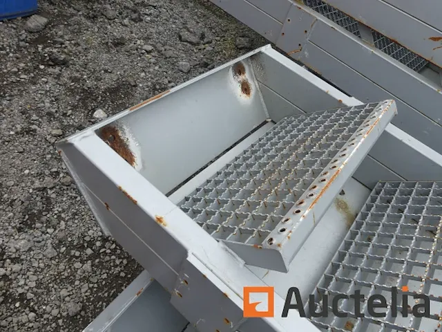 Gegalvaniseerde trap - afbeelding 1 van  4